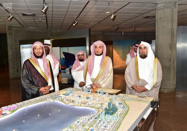نائب أمير الرياض ينقل تعازي القيادة لأسرة الشهيد الملازم أول المديهش