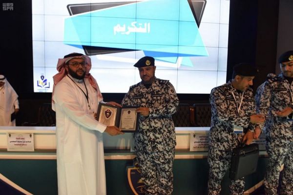 مركز الملك سلمان للإغاثة والأعمال الإنسانية يوزع سلالاً غذائية في 3 أحياء بمأرب