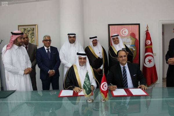 نائب أمير جازان يؤدي صلاة الميت على العقيد مباركي