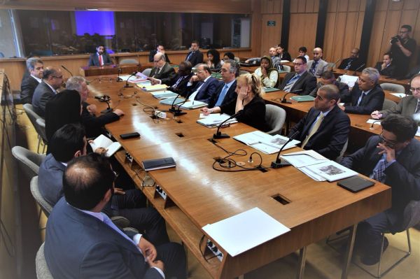 الدكتور البازعي ضيفا على الجامعة الأمريكية في الأردن