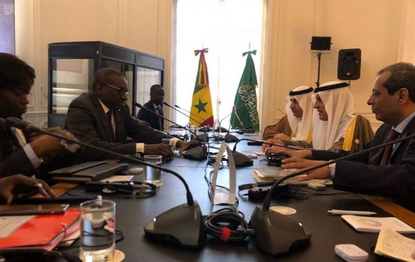الأمير فيصل بن مشعل يشهد توقيع عقد إنشاء مشروع القرية التراثية بمدينة بريدة