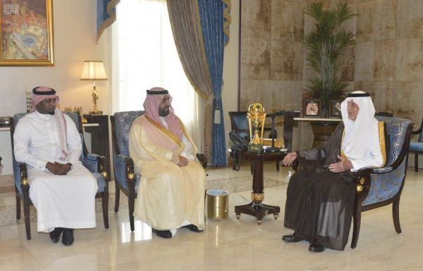مركز الملك سلمان للإغاثة يواصل توزيع وجبات إفطار الصائم في محافظة الضالع