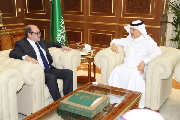 وصول الطائرات الإغاثية الأولى من المملكة لمساعدة أهالي سقطرى