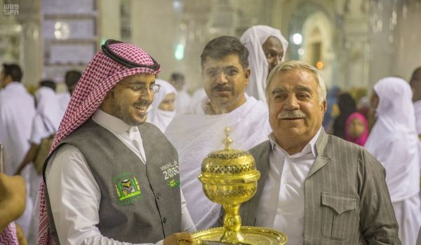 الأمير بدر بن عبدالله بن فرحان يلتقي بفريق عمل هيئة الثقافة