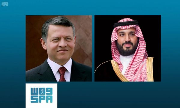 أمير الحدود الشمالية‬⁩ يشارك أطفال جمعية رعاية ⁧‫الأيتام‬⁩ بعرعر طعام ⁧‫الإفطار