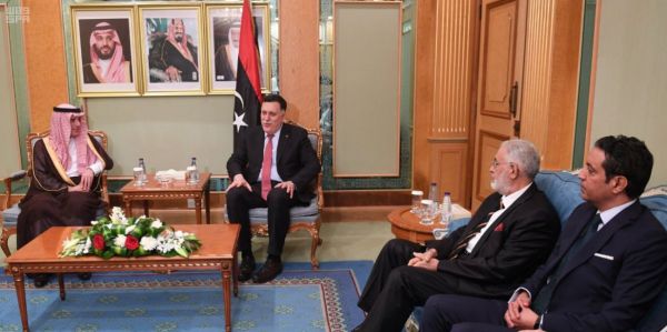 أمير الجوف يرأس لجنة الدفاع المدني ويؤكد على تفعيل أنظمة السلامة