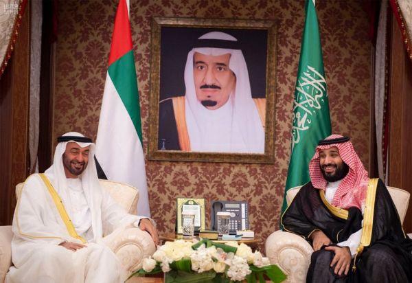 أمير منطقة الرياض يؤدي صلاة الميت على السديري