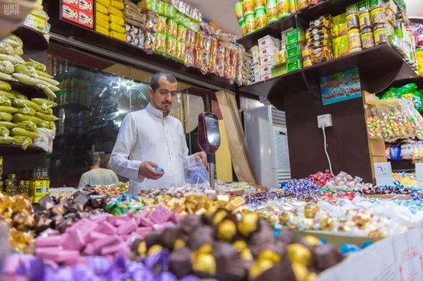 محافظ صامطة يؤدي صلاة الميت على شهيد الواجب العريف دغريري