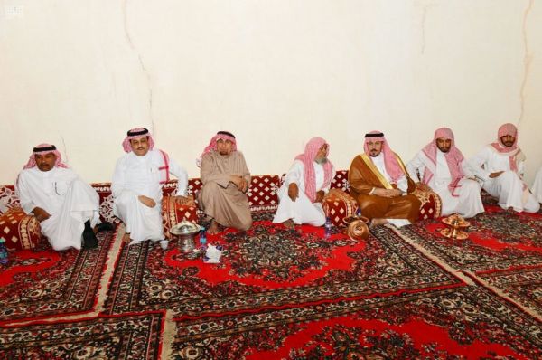 وزير الداخلية يتفقد مركز العمليات الأمنية الموحدة بمنطقة مكة المكرمة