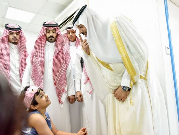 أمير الحدود الشمالية يعايد عدد من أصحاب الفضيلة رؤساء المحاكم
