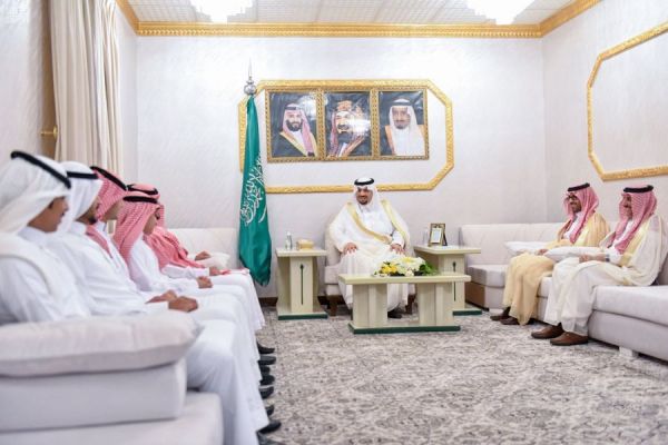 سمو وزير الداخلية يعايد المرضى المنومين بمستشفيات قوى الأمن