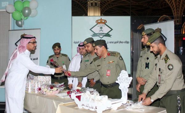 مطار الملك عبد العزيز الدولي بجدة يشارك المسافرين فرحة العيد