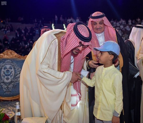 أمير عسير يستقبل المحافظين ورؤساء المراكز والمواطنين المهنئين بعيد الفطر المبارك