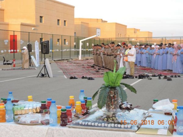 أمير تبوك يستقبل المحافظين ورؤساء المراكز المهنئين بعيد الفطر