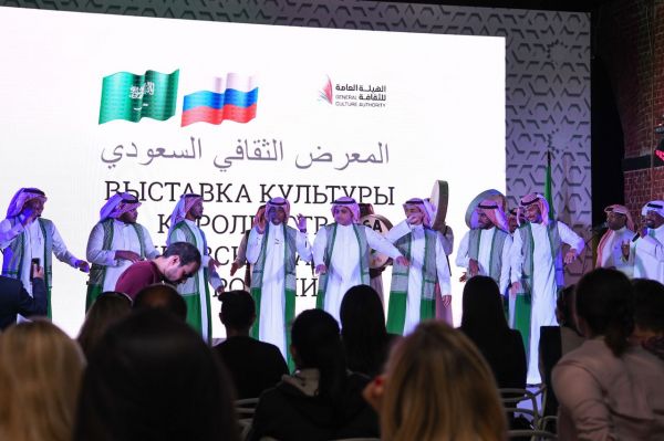 مركز الملك سلمان للإغاثة يواصل توزيع السلال  الغذائية في محافظة الحديدة