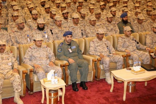 رئيس هيئة الأركان العامة يزور مصابي القوات المسلحة في عمليتي عاصفة الحزم وإعادة الأمل