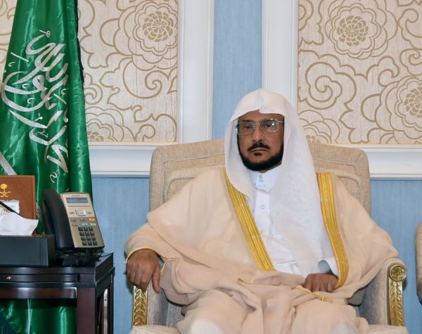فيصل بن خالد بن سلطان يتكفل بعلاج الشاب زياد سوري العنزي على نفقته