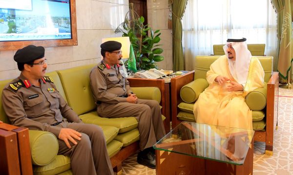 الأمير فيصل بن بندر يستقبل منسوبي إمارة منطقة الرياض