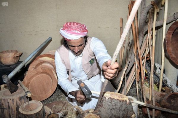 خادم الحرمين الشريفين يجري اتصالين هاتفيين بأمير الكويت وبالنائب الأول لرئيس مجلس الوزراء وزير الدفاع بالكويت