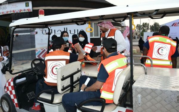 فنون الخط العربي تستوقف زوار سوق عكاظ 12