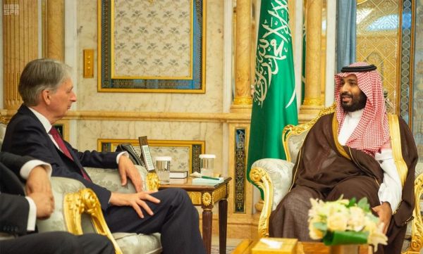 وزير الداخلية ينقل تعازي القيادة لذوي الشهيد الرقيب أول العبداللطيف