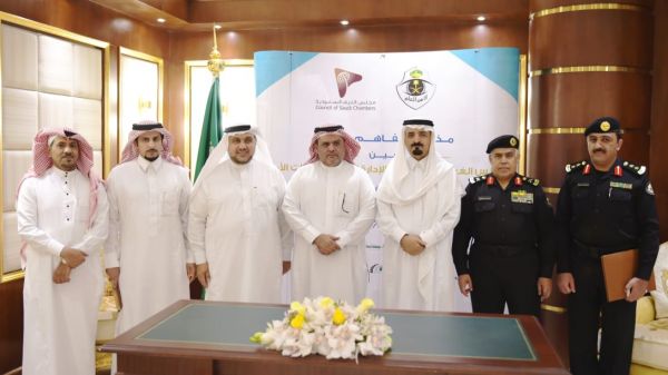 أمير الرياض بالنيابة ينقل تعازي القيادة لأسرة الشهيد العنزي