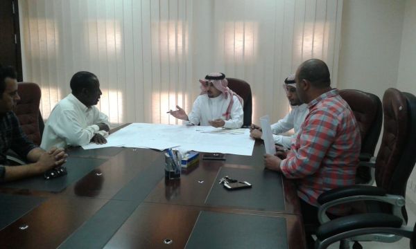 أمير الرياض بالنيابة يؤدي صلاة الميت على والدة الأمير ناصر بن سعود بن عبدالعزيز
