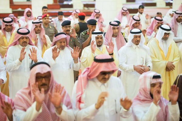 قادة الأمن يزورون زميلهم اللواء العتيبي