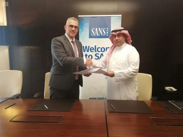 اليحيى يقف على استعدادات الجوازات بصالات الحج بمطار الملك عبدالعزيز الدولي