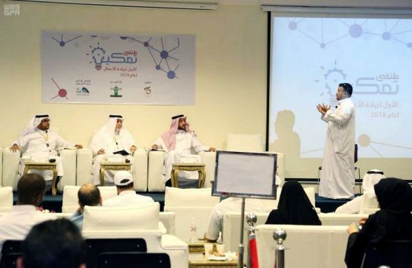 وكيل إمارة الحدود الشمالية يفتتح معرض الفنانين التشكيليين في المنطقة