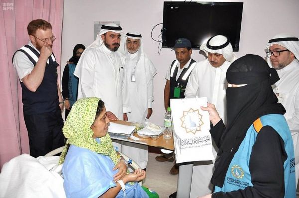 أمير منطقة حائل يقوم بواجب العزاء في وفاة محافظ الشملي