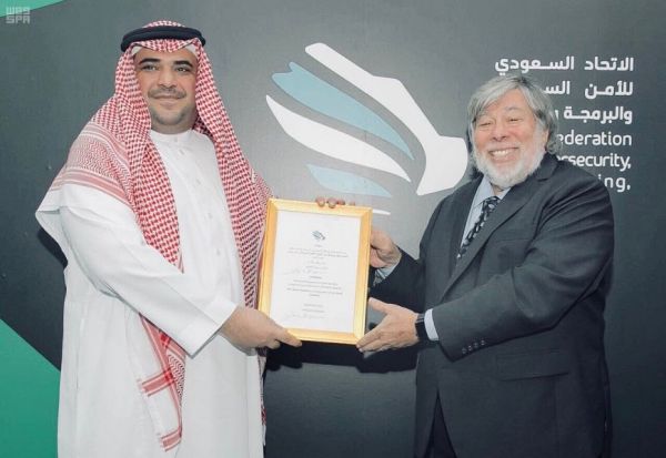 وزير الدفاع النيجيري يلتقي سفير خادم الحرمين الشريفين لدى نيجيريا