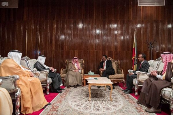 وزير التجارة والاستثمار يدشن مركز خدمة العملاء في جدة