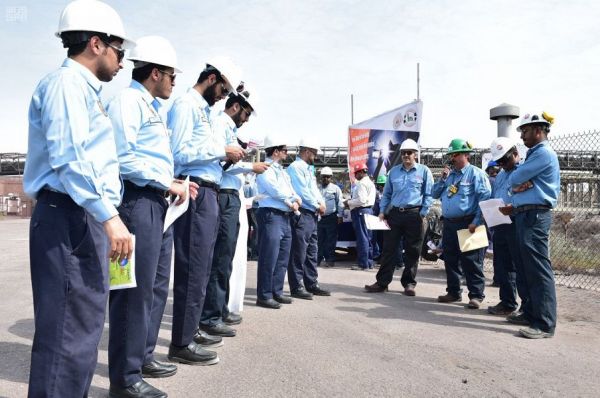 الهلال الأحمر السعودي يستقبل الحجاج بالهدايا في ميناء جدة الإسلامي