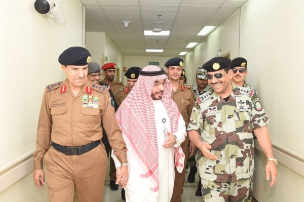 أمير منطقة الرياض بالنيابة يكرم عدداً من ضباط وأفراد شرطة منطقة الرياض