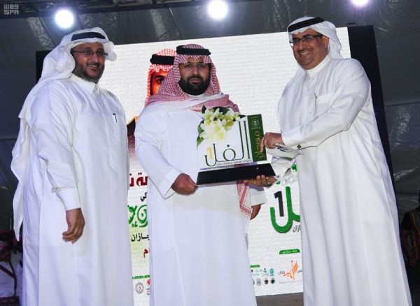 أمير منطقة جازان بالنيابة يعزي ذوي الشهيد الرقيب يحيى الأمير