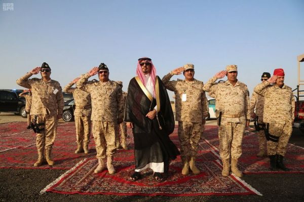 الأمير محمد بن عبدالرحمن يقدم العزاء في وفاة والدة السور