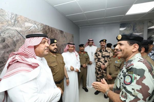 الدكتور القاسم يتفقد سير العمل الإسعافي في صالات الحجاج بمطار الملك عبد العزيز