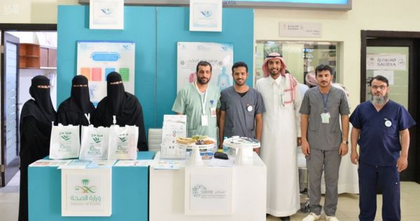 وزير الشؤون الإسلامية يزور ذوي شهداء رجال الجيش والشرطة المصريين في مقر اقامتهم بمكة