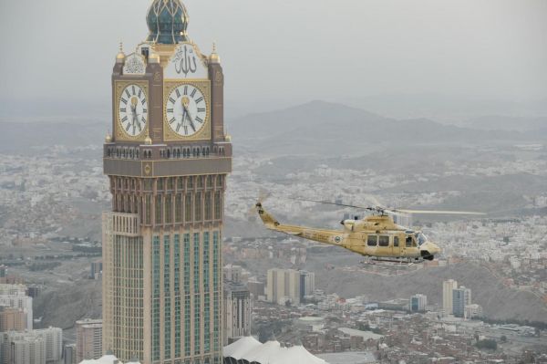 خادم الحرمين الشريفين يصل إلى منى للإشراف على راحة الحجاج