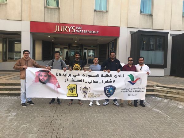 ضيوف برنامج خادم الحرمين الشريفين يرمون أولى الجمرات