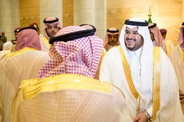 أمير منطقة الحدود الشمالية يعايد المرضى بمستشفى الأمير عبدالعزيز بن مساعد
