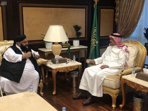 أمير جازان بالنيابة ينقل تعازي القيادة لذوي الشهيد الغزواني