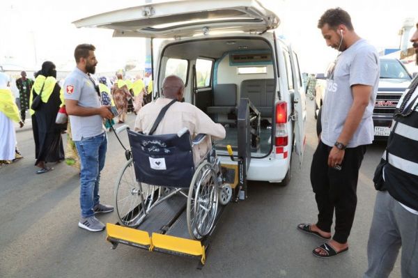 أمير منطقة الحدود الشمالية يتابع مغادرة حجاج بيت الله الحرام من منفذ جديدة عرعر