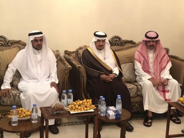 أمير الرياض يستقبل أعضاء لجنة أصدقاء المرضى بالمنطقة