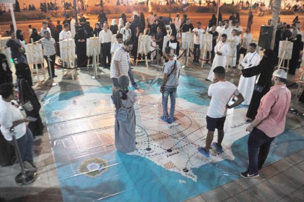 أهالي مدينة تبوك يحتفون بيوم الوطن في مركزهم الحضاري