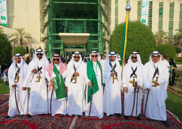 التحالف العربي يكشف عن تواجد سفينة ايرانية مشبوهة في البحر الاحمر