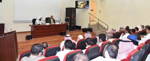 العرضة النجدية تتقدم احتفالات صحة الرياض باليوم الوطني