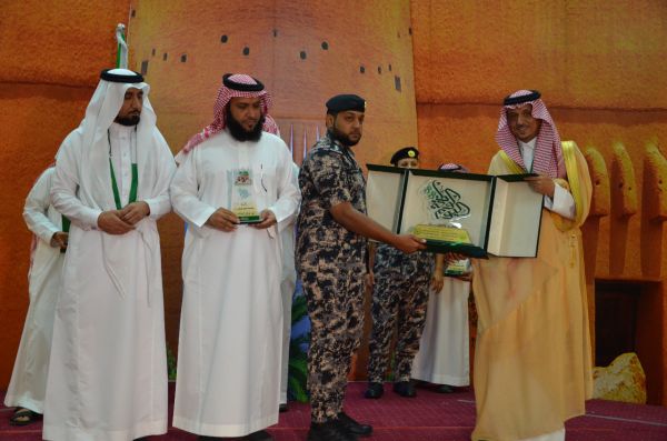مركز الملك سلمان للإغاثة يبدأ بتوزيع السلال الغذائية للمحتاجين في مديرية الأزارق