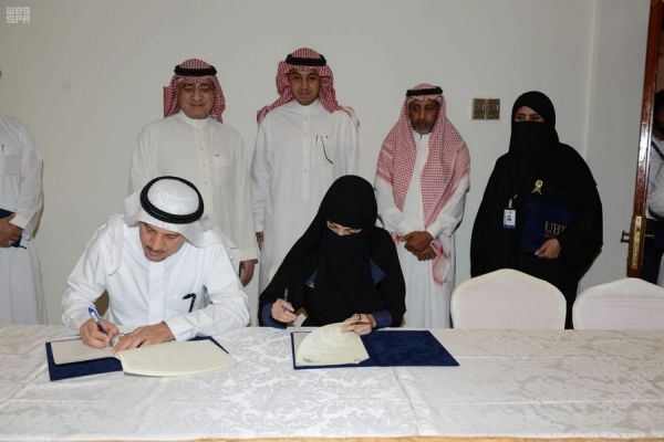 أمير منطقة الرياض يستقبل أعضاء لجنة شؤون الأسرة